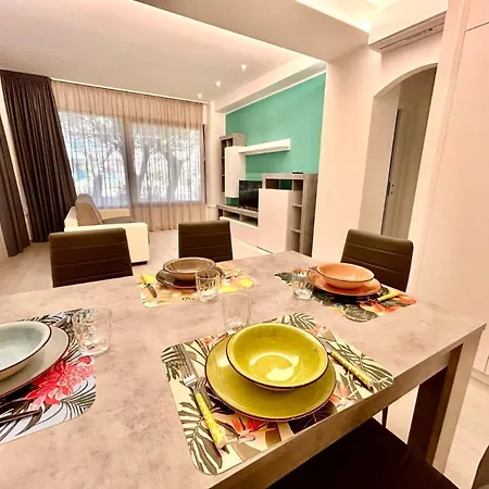 Apartment Trilo Momo Con Aria Condizionata, Posto Auto E Piscina